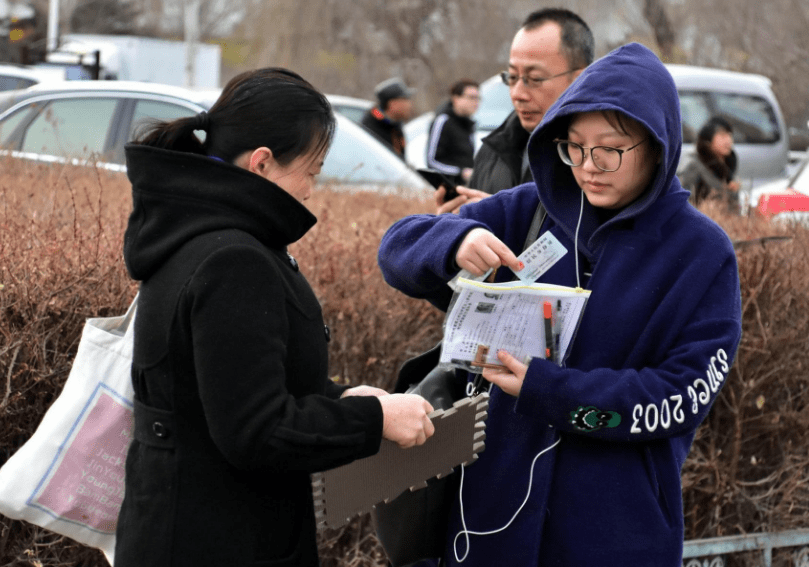 肖格新在中考香海——一位少年的奋斗与成长故事，肖格新，中考香海中的奋斗与成长之路