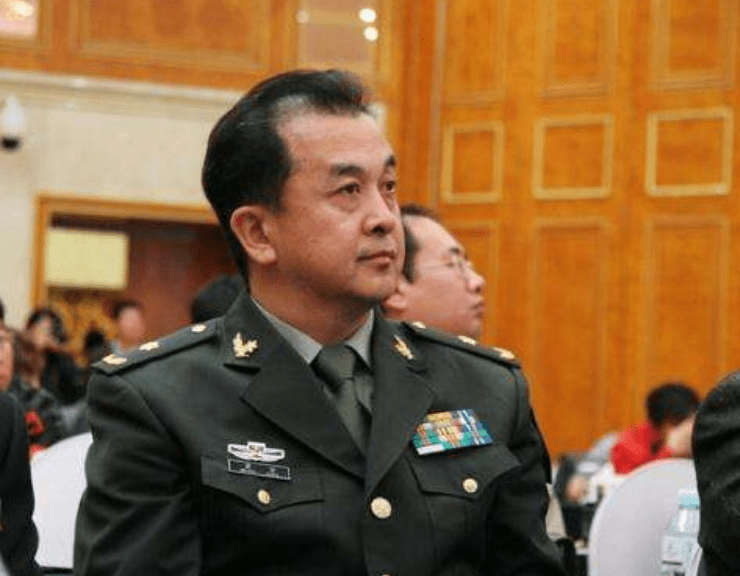 军免军刘团军编，深度解读中国军队的编制与变迁，深度解读，中国军队的编制变迁与力量重塑——以军免军刘团军编为例