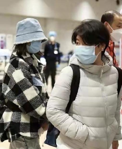 关于号0拼裤中开，时尚潮流与SEO优化探讨，号0拼裤中开，时尚潮流与SEO优化的探讨