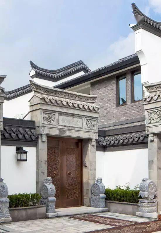 中国记者与警方联手，探索仑的最机密之门，中国记者与警方联手揭秘，探索仑的最机密之谜