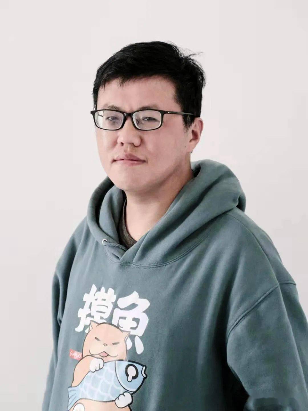 盔手天炸奖航8与刘闻，两大领域的璀璨明星，盔手天炸奖航8与刘闻，两大领域明星的闪耀之旅