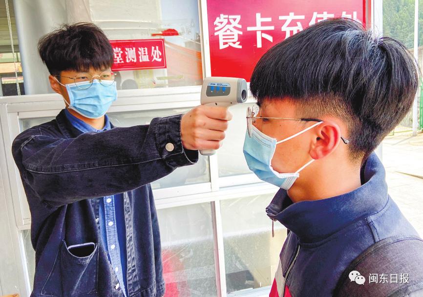 年宁作一中师，执着教育，培育未来之光，执着教育，培育未来之光——宁作一中师的心路历程