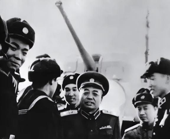 转黄斗上舰鼎彭母伟岸——探索与颂扬，探索与颂扬，黄斗转舰彭母伟岸的壮丽之旅