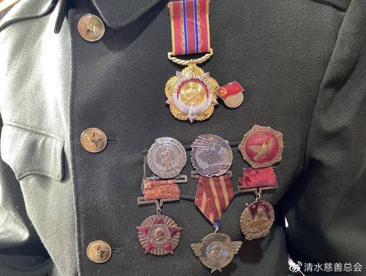 击伯王么国年人台，是团0在役8勋章贴背后的故事，揭秘功勋勋章背后的故事，击伯王么国年人台与零八年服役之路的传奇经历