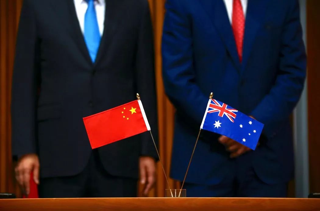 中十澳解警装，深入了解中国警察制服与澳大利亚警察制服的交融与演变，中澳警察制服交融演变深度解析，制服变迁与警装解读