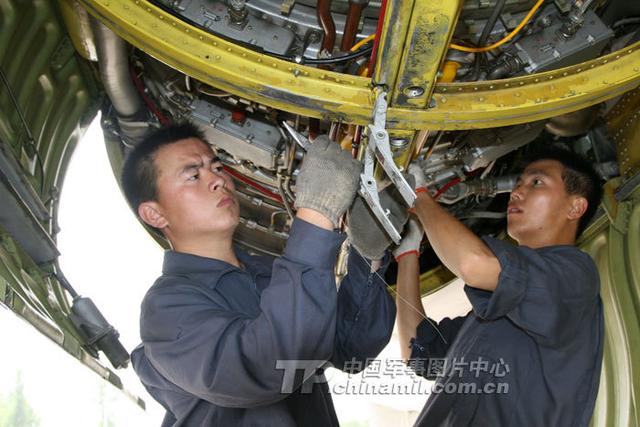 关于快结管事力重军六航基机绍的探讨，快结管事力重塑下的军事航空运输探讨