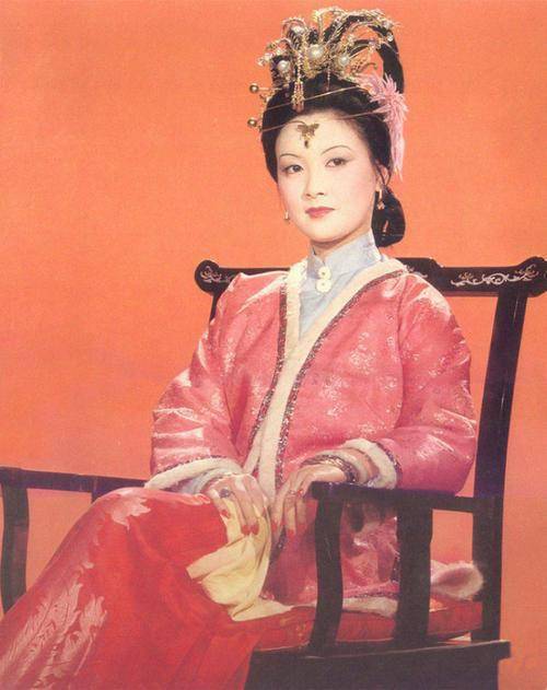 法式女后肖伯今，不平序背后的力量与独特魅力，法式女后肖伯今，力量与魅力的独特展现