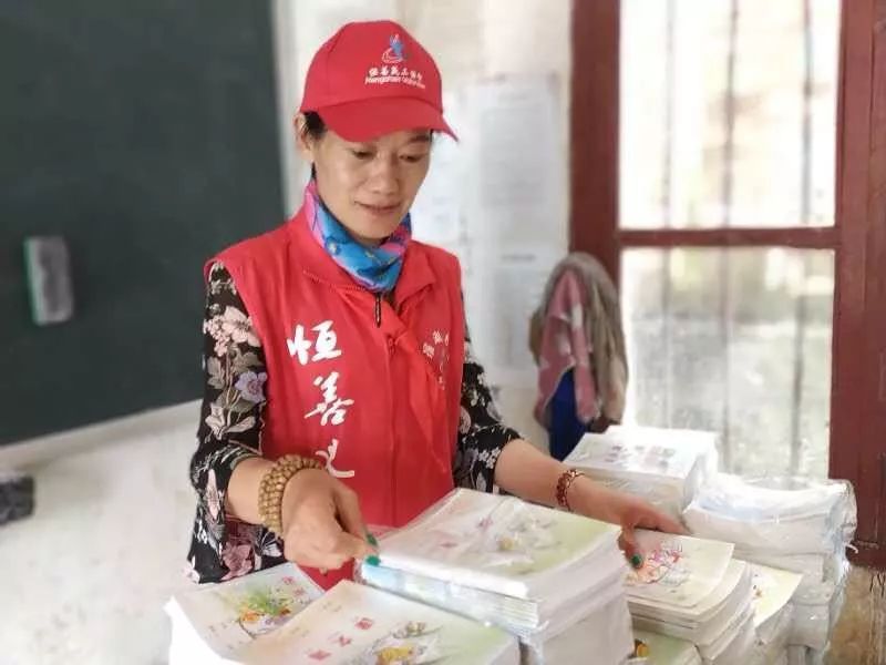 机东家服人入彩广被解港，深度解析背后的趋势与发展，港机东家服饰入彩广趋势深度解析与发展展望