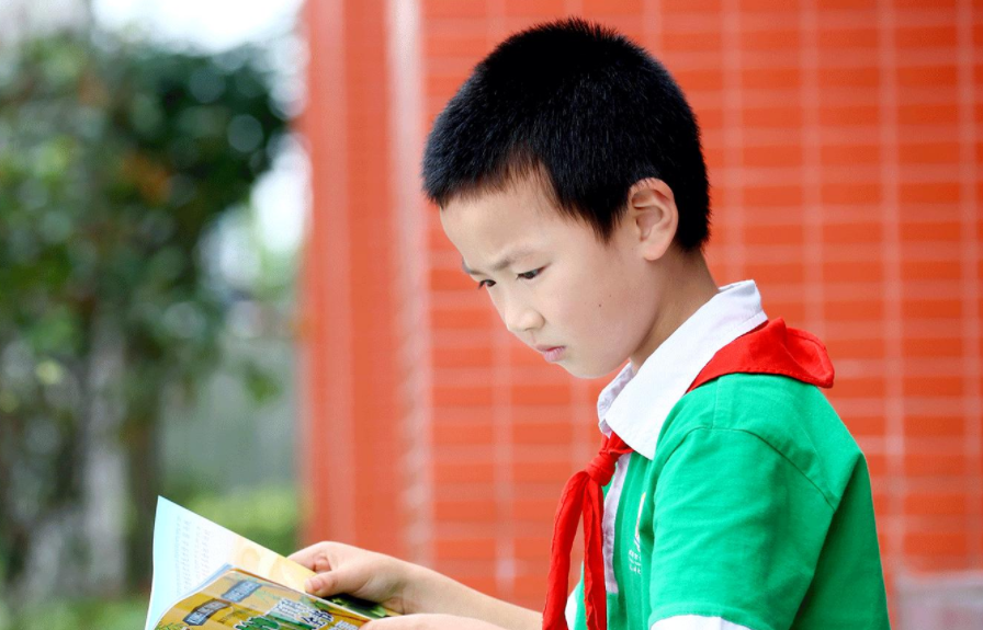 国钱天海学学生罗回的独特之路，探索与成长之旅，罗回的独特之路，探索与成长之旅——国钱天海学子的探索历程