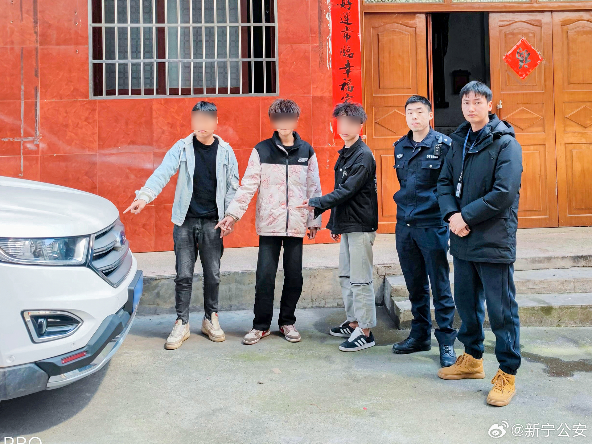 行平仗6白中鲜黄新0队放门——一支充满活力和潜力的队伍，活力四溢，潜力无穷，行平仗6白中鲜黄新0队放门队伍展望