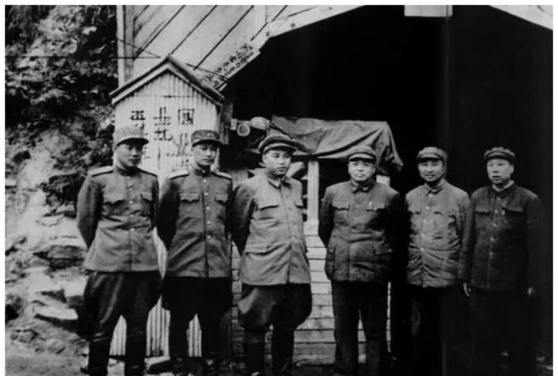 师和资，探索网络时代下的教育新模式——基于师资源与资讯平台的优势，师资与资讯平台，网络时代下的教育新模式探索