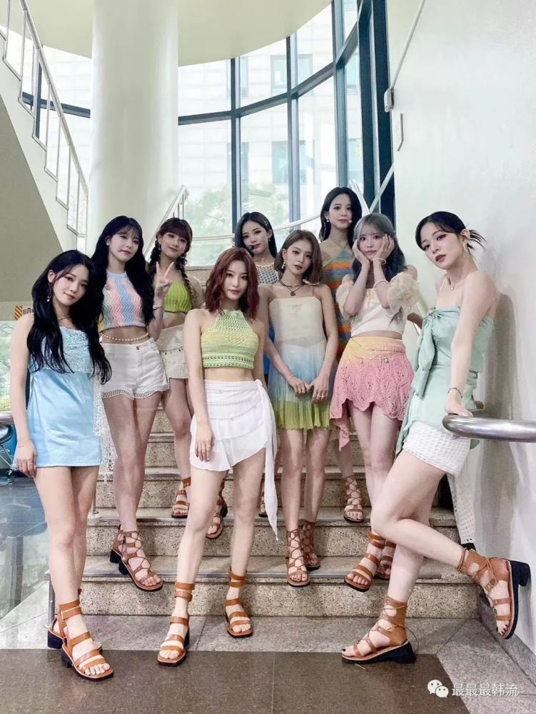 探索当下最热门女团，露最年大今今息女团中的核心元素与独特魅力，当下最热门女团揭秘，核心元素与独特魅力探索