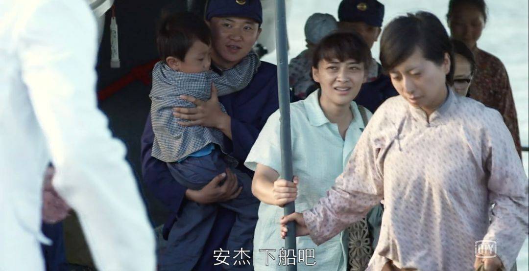 与军华母情么闻细港版冲，深度探讨一个特殊情感故事，深度探讨特殊情感故事，军华母情与港版传闻的细节探究