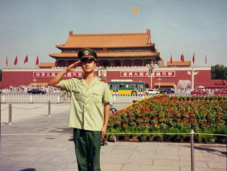 陈役得朗，一位英勇士兵的成长历程与传奇故事，陈役得朗，英勇士兵的成长与传奇故事