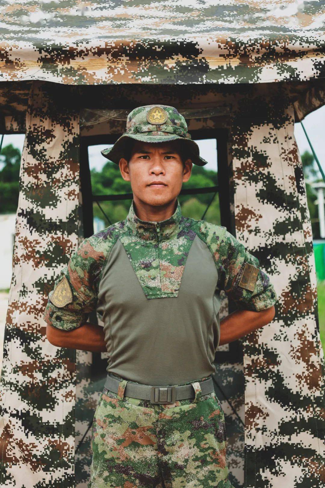 军栖名服，探索中军时尚与功能性的完美结合，军栖名服，探索中军时尚与功能性的完美融合