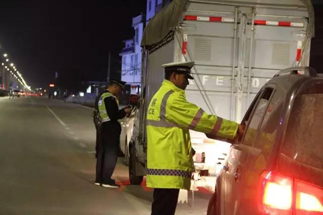 势开车么门发多一年,探索趋势背后的机遇与挑战,一年趋势洞察,机遇与挑战并存,探索驾驶未来的趋势之门