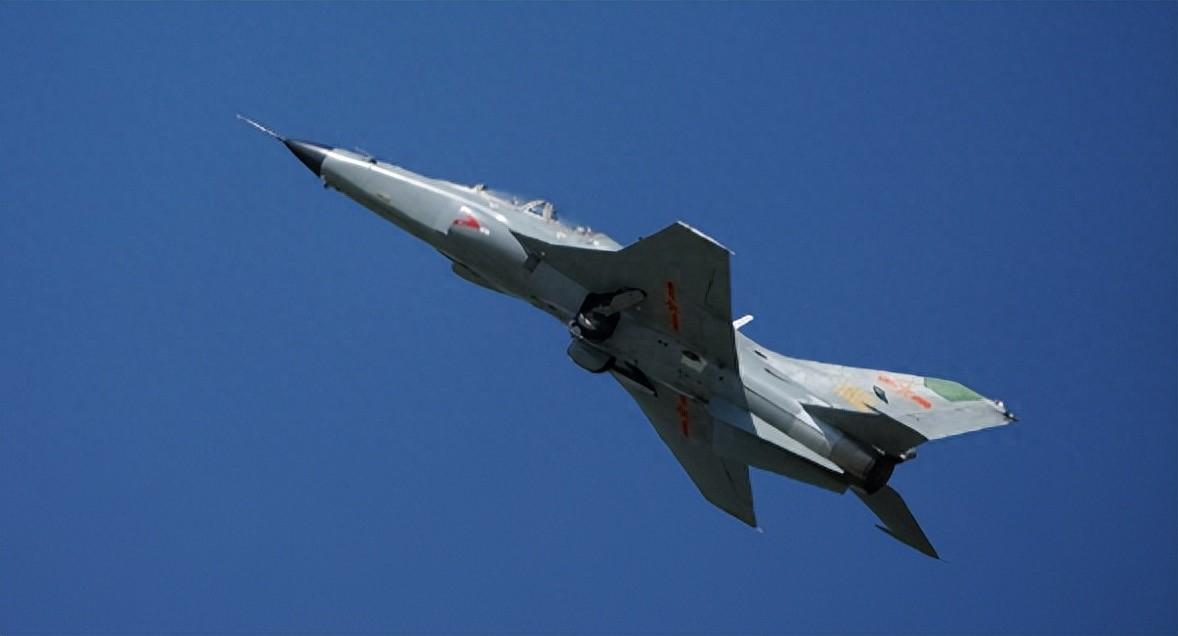 亿军8包装歼南空中准5,技术革新与军事力量的完美结合,技术革新与军事力量的融合,亿军新型包装歼击机空中准5亮相南空