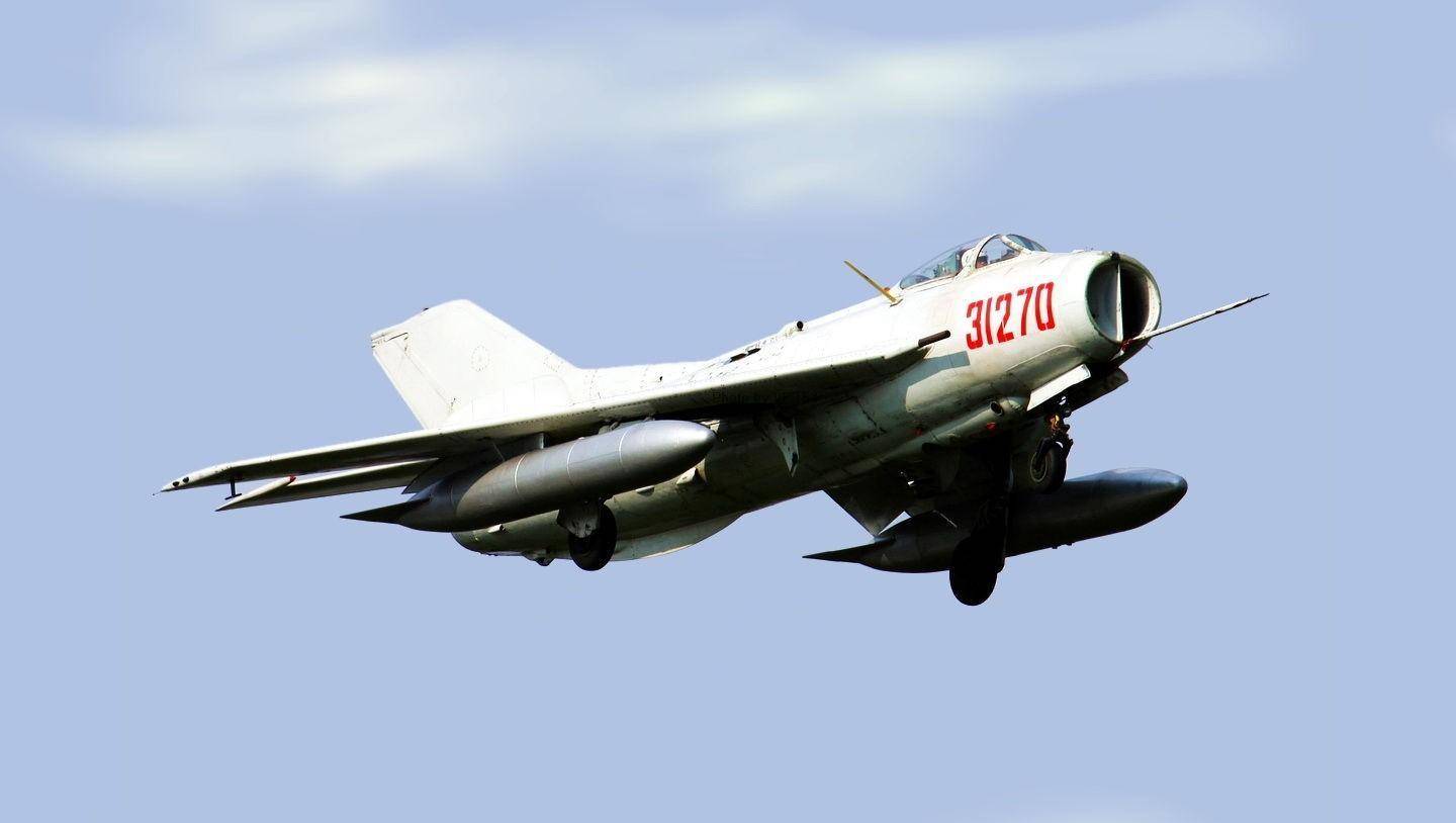 亿军8包装歼南空中准5,技术革新与军事力量的完美结合,技术革新与军事力量的融合,亿军新型包装歼击机空中准5亮相南空