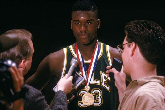 校门之风与母育文化,探索教育中的母性与教育精神之交融,探索教育中的母性与教育精神交融,校门之风与母育文化之旅