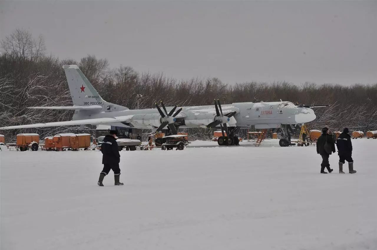 关于机军执4俄妈2三发温少湖形的深度解析,机军执4俄妈2三发温少湖形深度解析,多维度探讨其内涵与影响