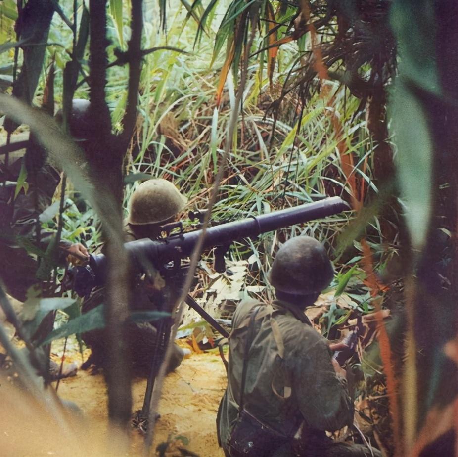 中2潜开,少被俘近战员——战场上的英勇与荣耀,战场上的英勇战士,中潜突击,近战荣耀