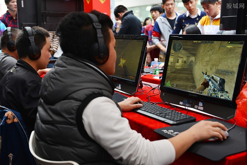 一的一警发展,打击犯罪,守护平安,一警守护平安,打击犯罪,推动警务发展之路